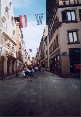 ...durch Europas Flaggen.